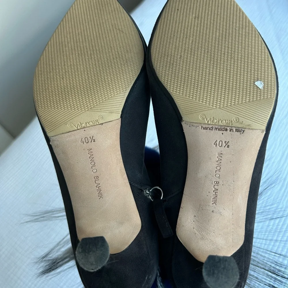 Manolo Blahnik Black booties with fur trim - Picture 4 of 4